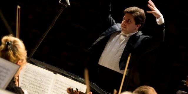    дирижер Михаил Леонтьев.philharmonia.spb.ru