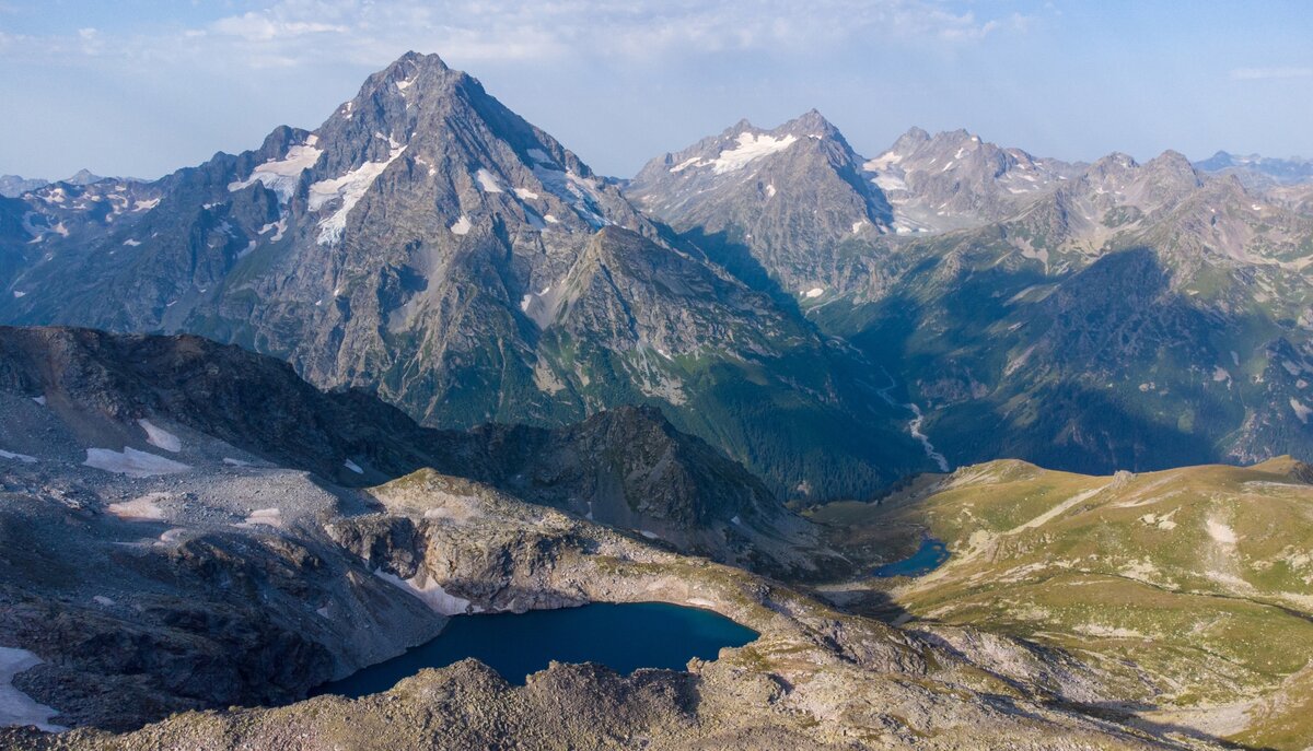 Вид на озера Кратерное и Кувшинка © Роман Дочук