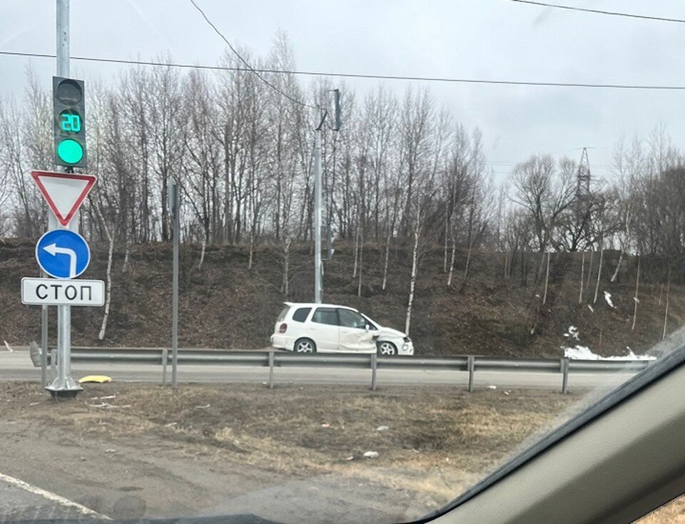     «Мы ехали на зеленый»: в Хабаровске произошла престранная авария на перекрестке Фото: предоставлено редакции