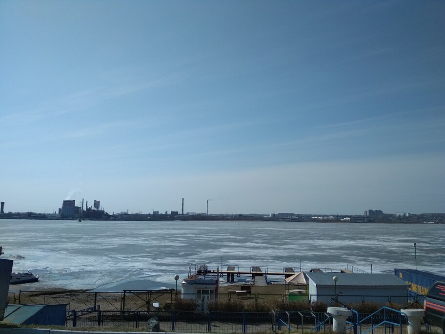 Вид с базы МЧС на озеро