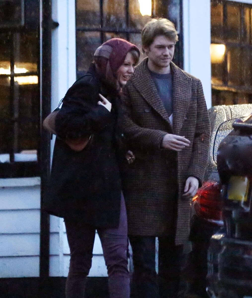    Тейлор Свифт рассталась с Джо ЭлвисомLegion-Media