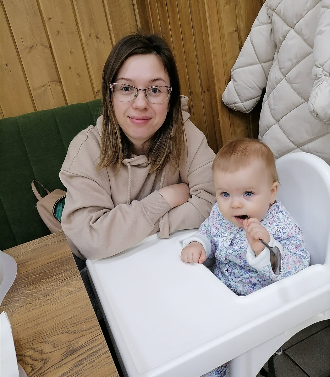 Официант, того и другого, и можно без хлеба