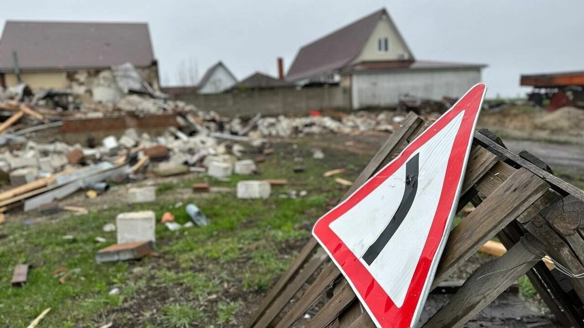     Село Новая Таволжанка попало под обстрел со стороны Украины. Об этом сообщил губернатор Белгородской области Вячеслав Гладков.