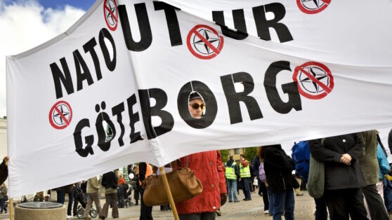   В Гётеборге прошли протесты против вступления Швеции в НАТО Юлия Шелковенко