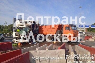    ДТП на Киевском шоссе в Москве © Telegram-канал «Дептранс. Оперативно»