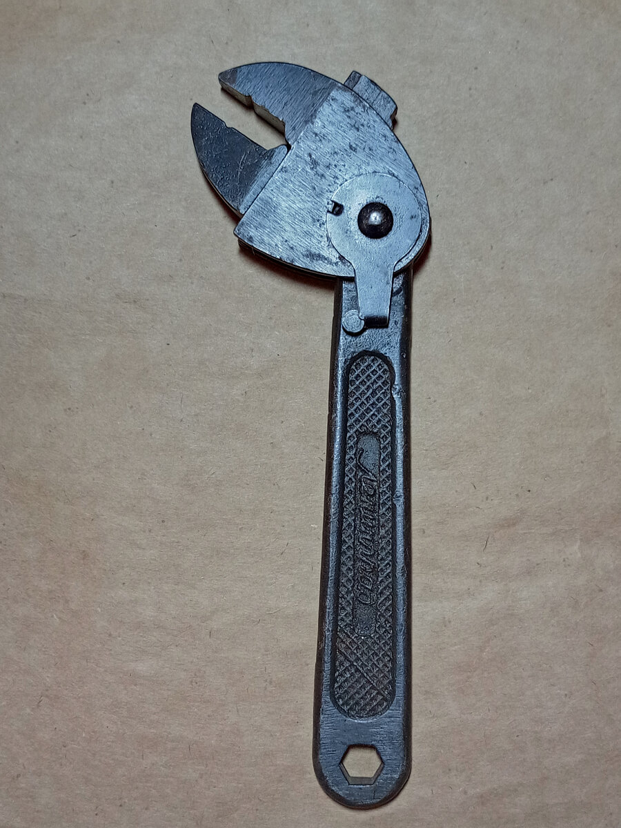 Трубный, накидной, самозажимной, универсальный.