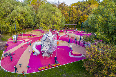    Детские площадки в лесопарке «Кусково» ©Московские сезоны