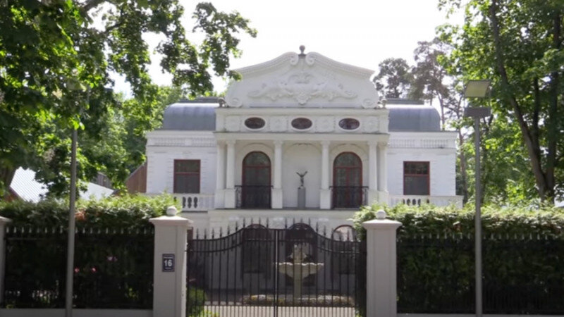     Любимая вилла Аллы Пугачевой в Юрмале. YouTube / DIMASO