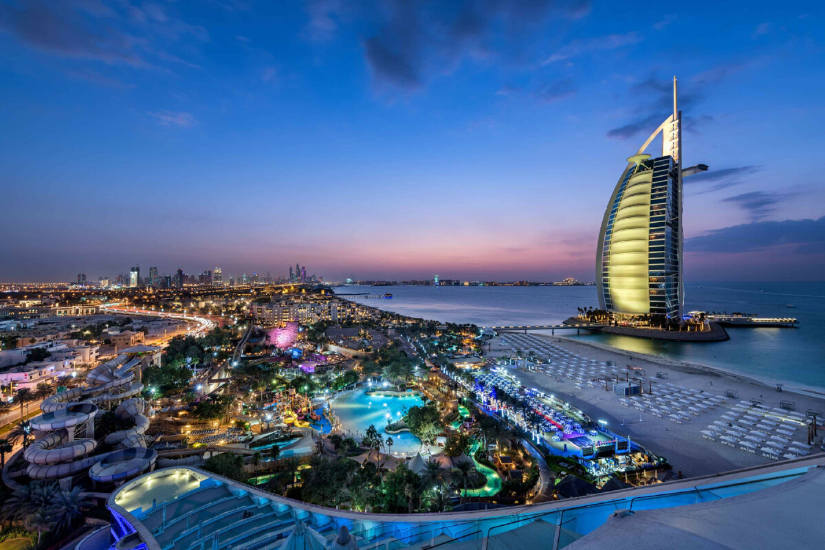  Burj Al Arab - всеми известный парус, который Вы могли видеть у многих своих знакомых в Инстаграмме. 