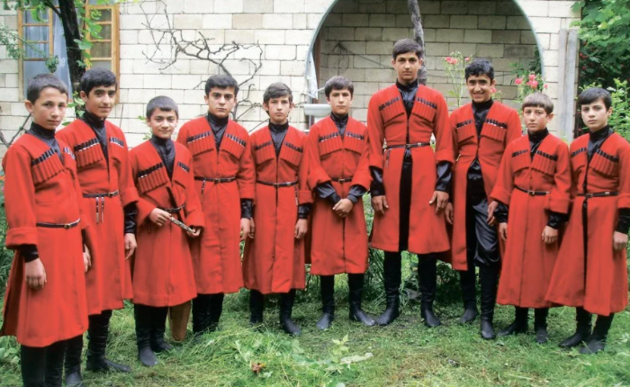 Юноши-ингилойцы