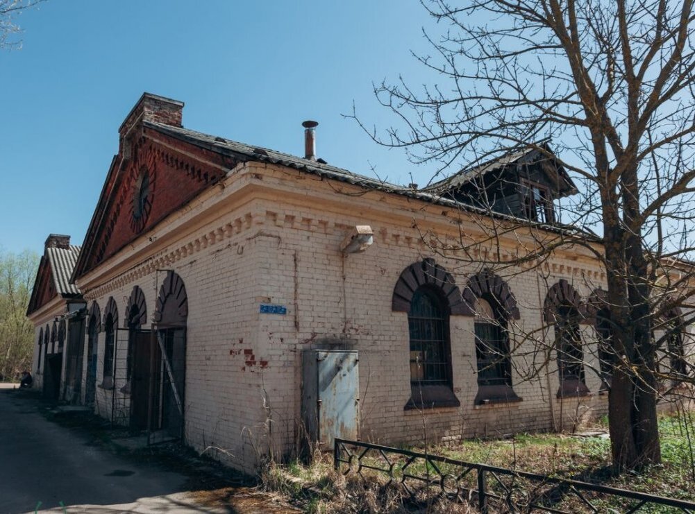 Здание бани на Окраинной улице. Источник: ТГ-канал #ПульсРайона