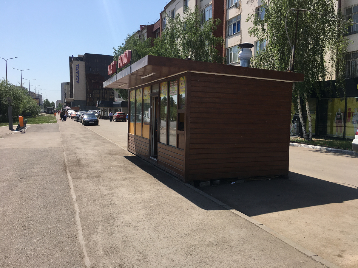 Вот такие ларьки лучше обходить стороной.