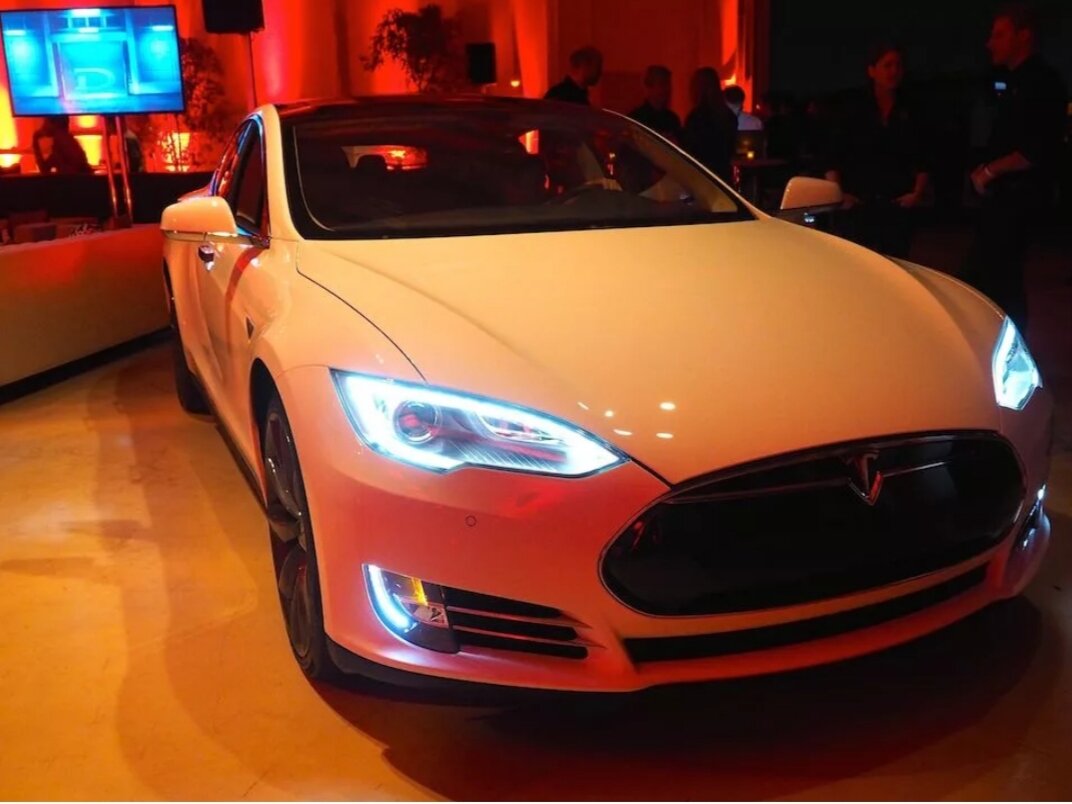 Если заезд будет проведен удачно, то Tesla Model S Plaid станет самым быстрым серийным автомобилем в мире.  Нам известно, что Tesla Model S весьма производительный автомобиль.-2
