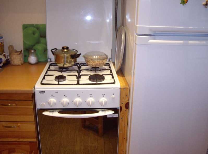 Расположение холодильника в кухне