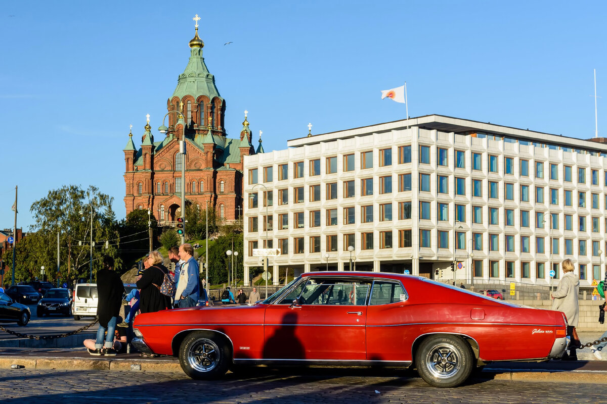 И это не фестиваль ретро-авто, они просто так на них ездят. Но только летом. Фото из интернета