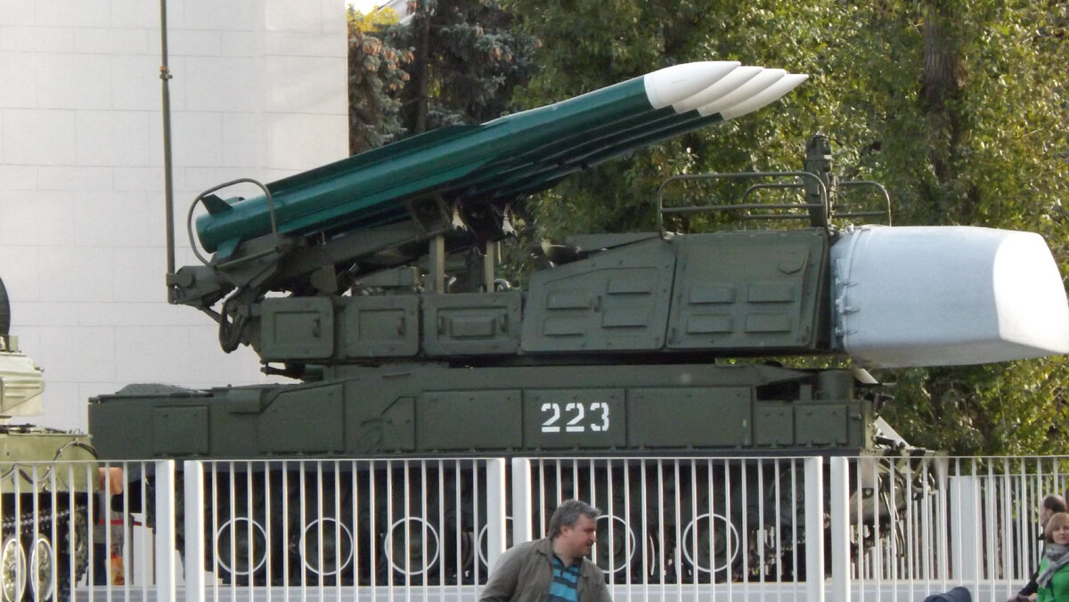 Испытания  новичку даются от шуток, подколок, до грубостей и избиений - зависит от многих факторов.