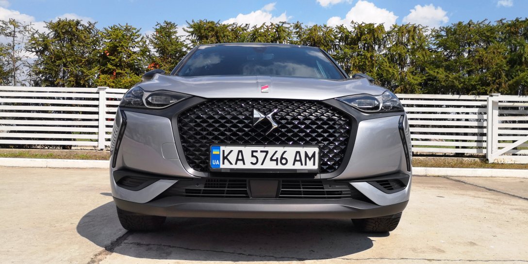 Массивная решетка радиатора DS 3 Crossback визуально увеличивает автомобиль
Фото: Татьяна Собченко