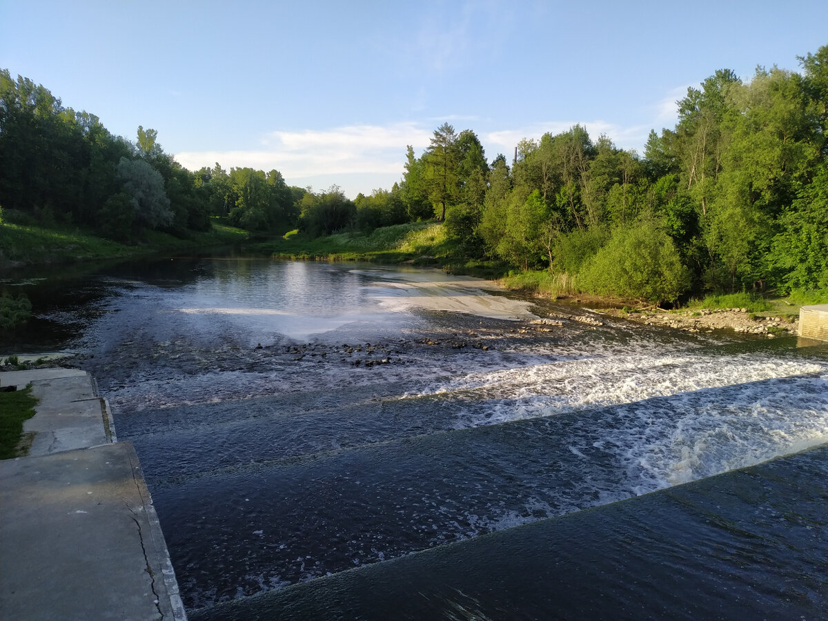 Колпино СПб. Работаю сейчас в этих краях, не мог пройти мимо такой красоты. 