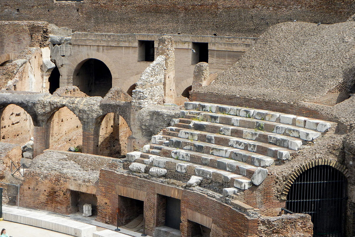 Стена колизея. Театр в древнем Риме Колизей. Ворота Либитины Колизей. Колизей в Риме реконструкция. Рим Колизей внутри.