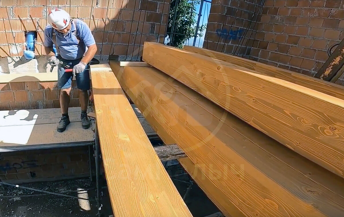 Вырезание пазов в деревянныбалках