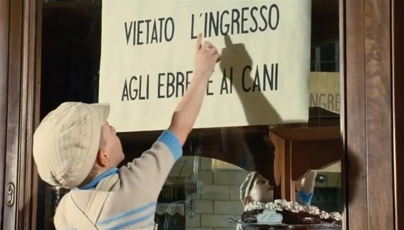 Кадр из фильма "Жизнь Прекрасна" (Роберто Бениньи). Из свободных источников