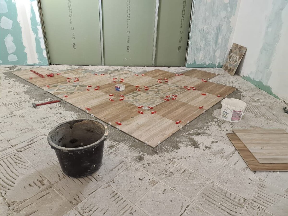 А ведь хотели просто переклеить обои....