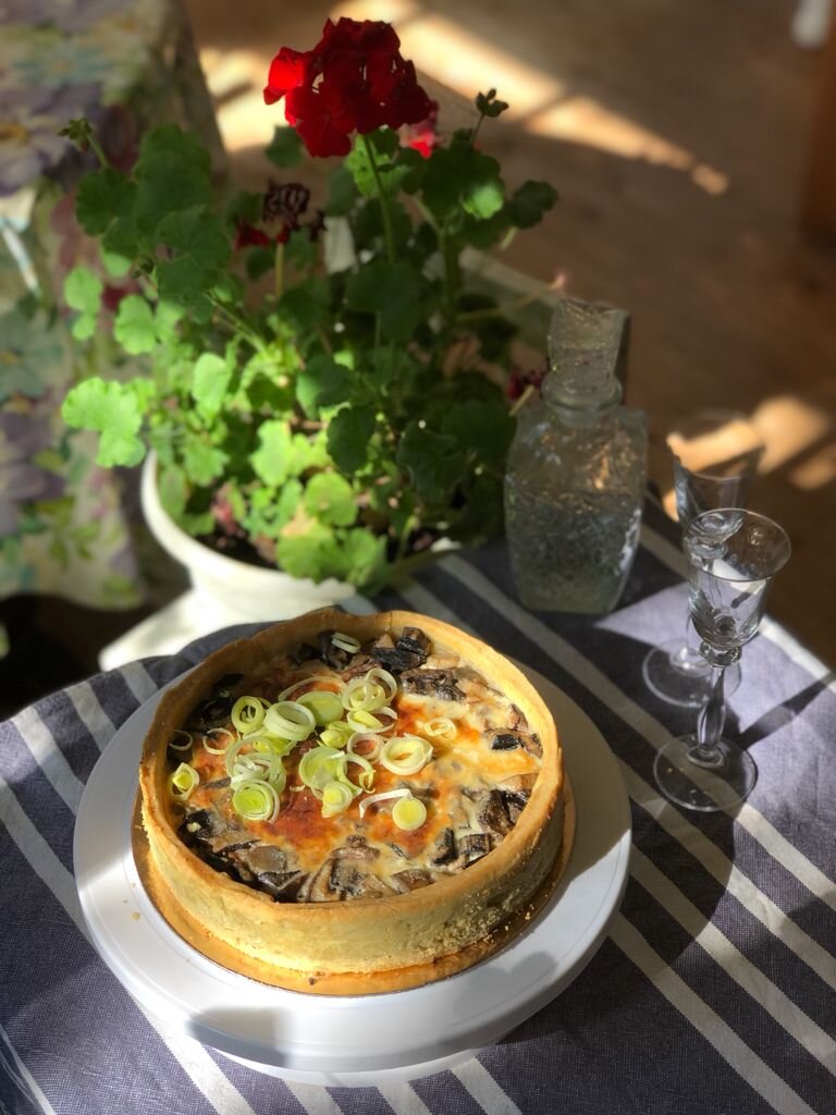 Quiche ❤️ рецепт песочного французского пирога (С грибами в сливках) | Мать  ноет. Но готовит! | Дзен