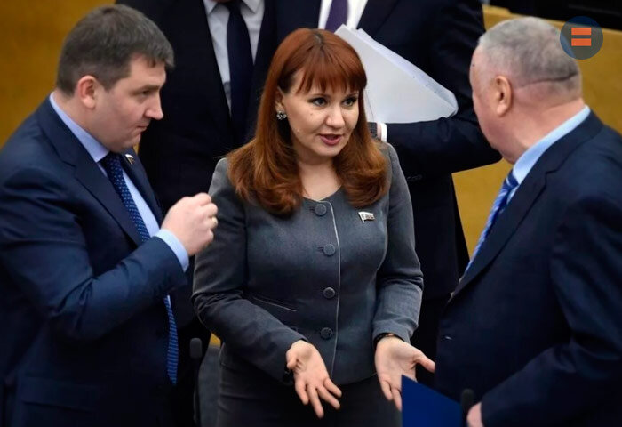 Светлана Бессараб (в центре)