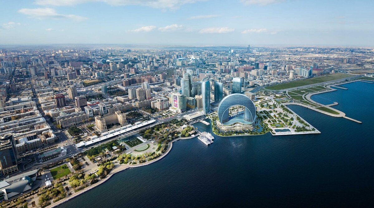 Набережная Каспийского моря в центре Баку (Азербайджан).