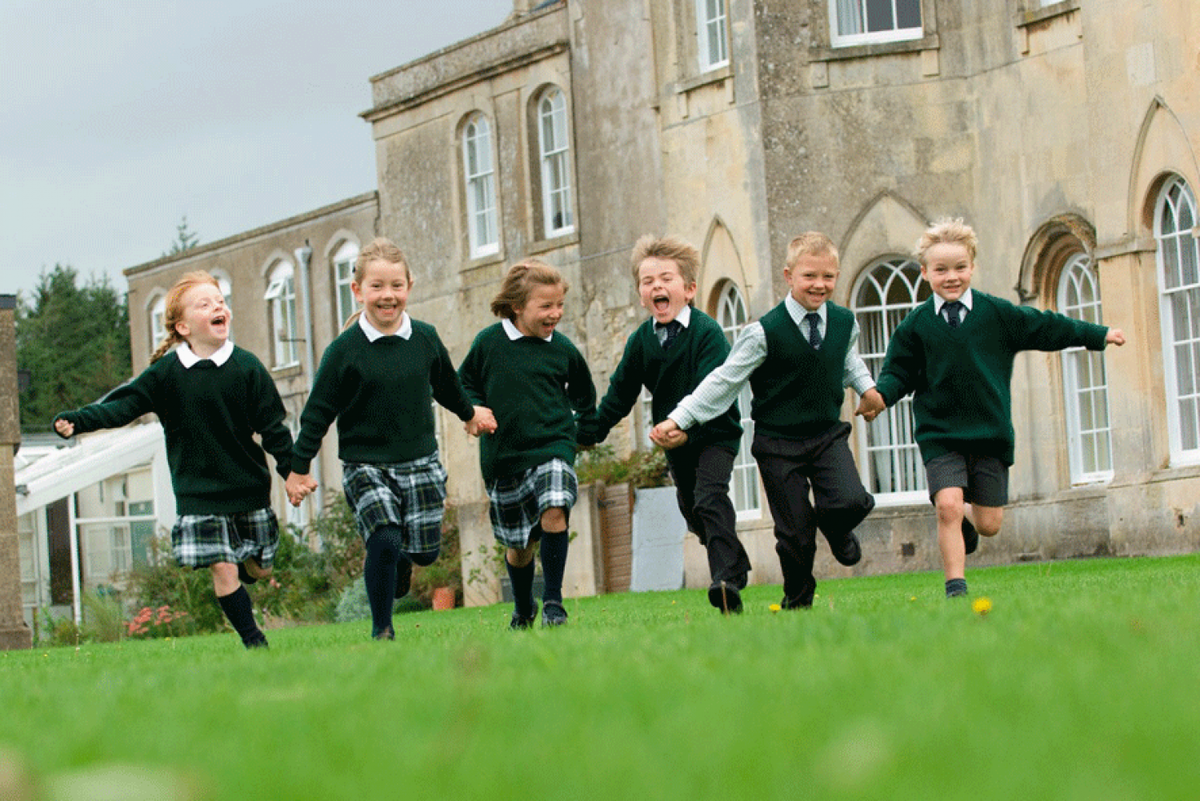 British pupils. Stonar School школа Великобритании. Праймари скул в Англии. Бординг школа в Англии. Primary Schools школа Англии.