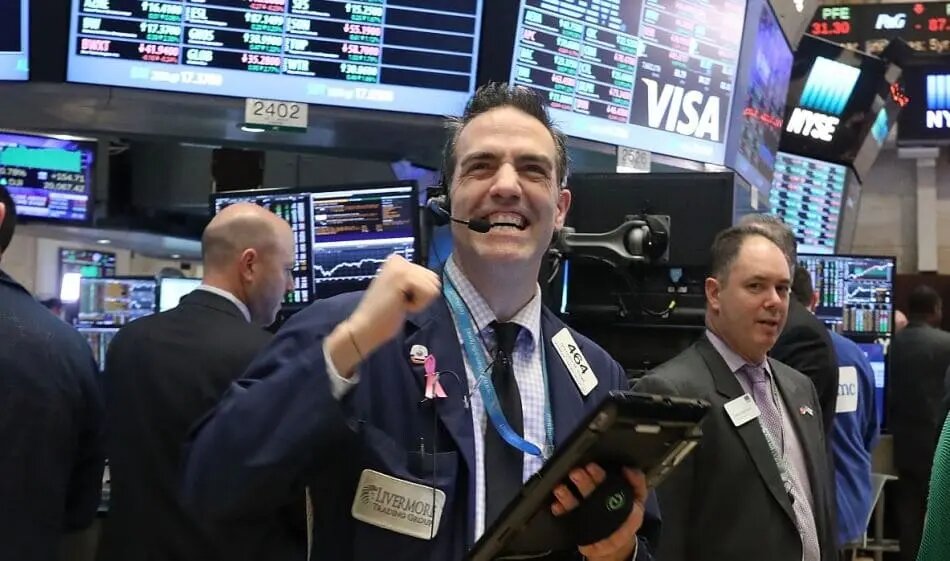 Трейдер на Нью-Йоркской фондовой бирже. Фото: Яндекс