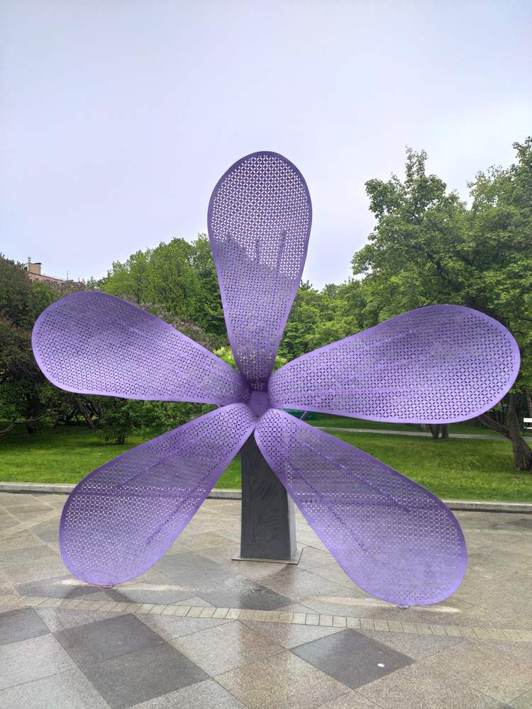 Счастливый цветок сирени