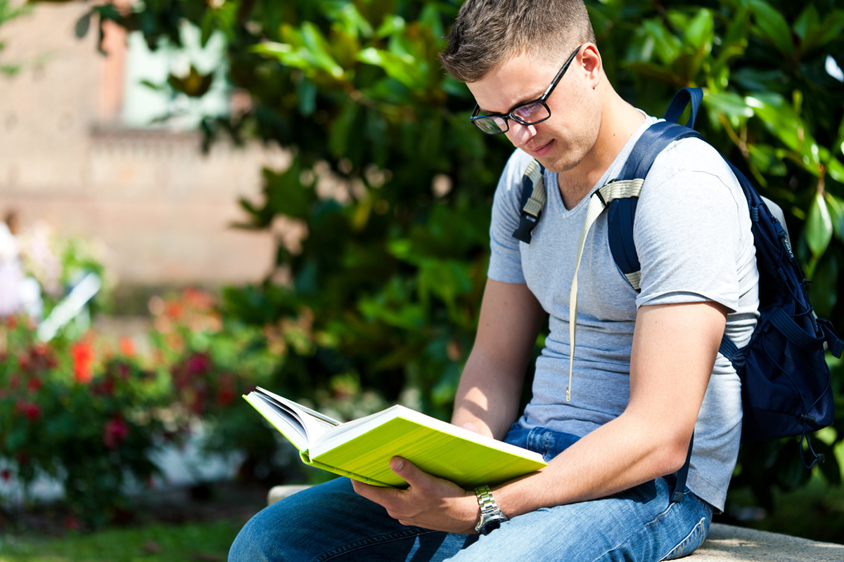 Do reading. Книга человек. Молодой человек. Парень с книжкой. Читает книгу.