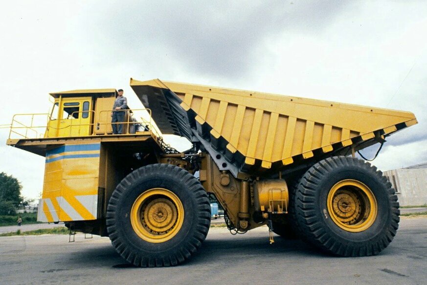 Это самый крупный самосвал в СССР
