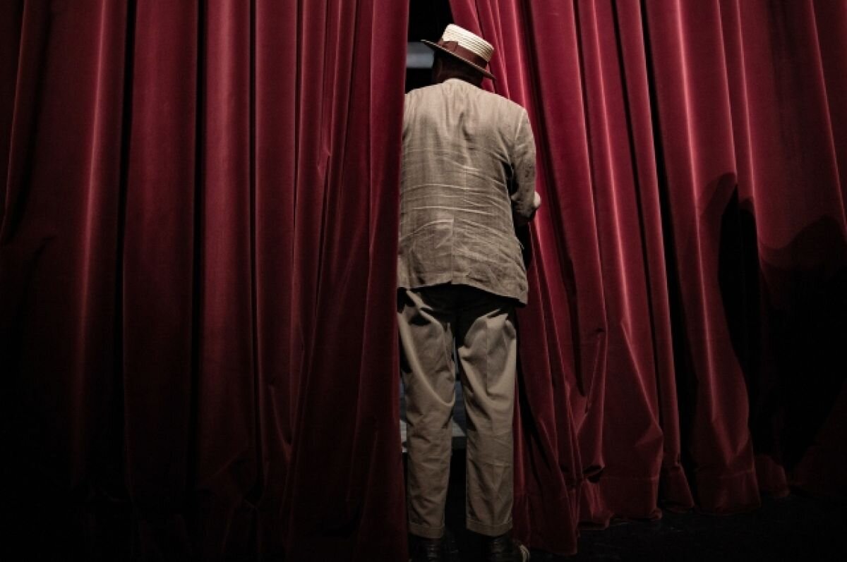    Не хотели уходить от зрителя. Звёзды, чью жизнь трагически оборвал ковид