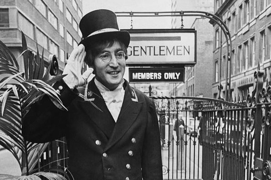     5 звезд, которые погибли от рук собственных фанатов