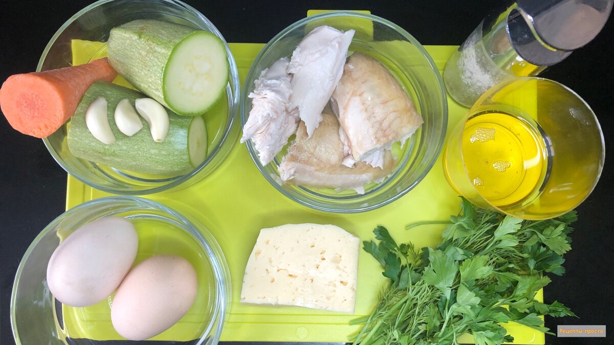 Приготовила котлеты куриные с кабачками.