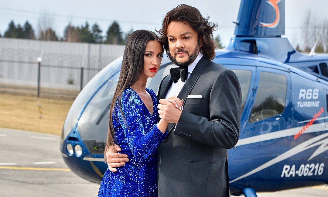 Ольга Бузова и Филипп Киркоров. Источник фото: https://zvezdez.ru/eksklyuziv/nichego-svyatogo-buzova-i-kirkorov-perepeli-xit-pugachevoj/?nw=1608248161000