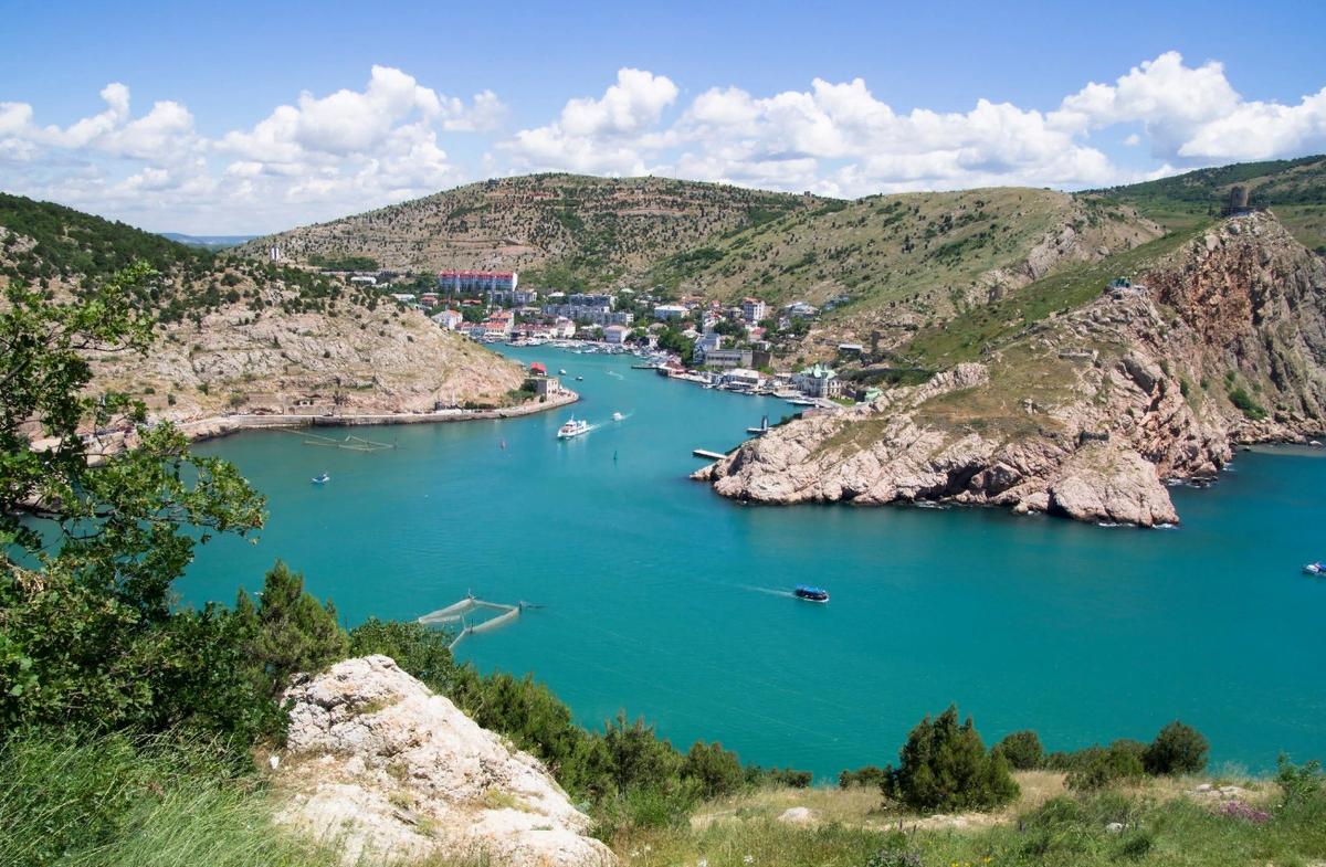 Лучший город крыма для жизни. Лазурный берег Севастополь. Лазурное Крым. Крым жизнь в Крыму. Лазурный Севастополь