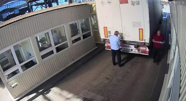 Проезд через границу Армении фуры, которая оказалась вовлечена в подготовку теракта на Крымском мосту. Видео © Телеграм-канал SRC of RA