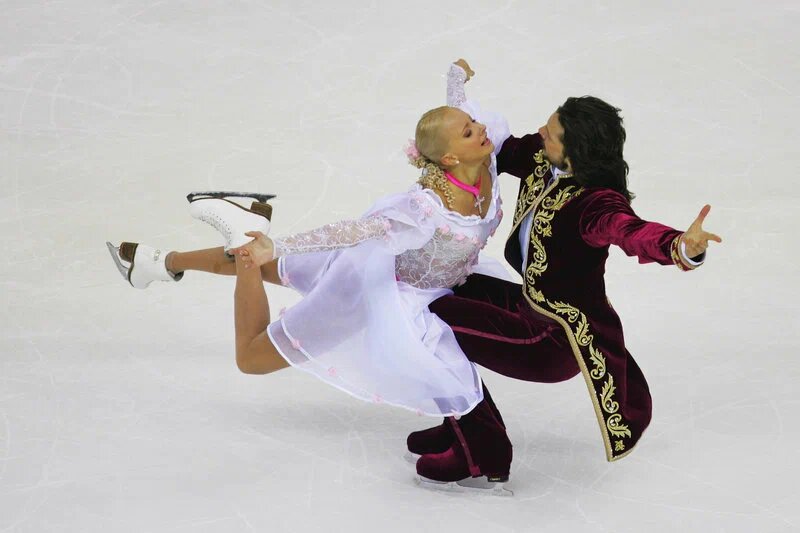 На льду Оксана Домнина и Максим Шабалин. 