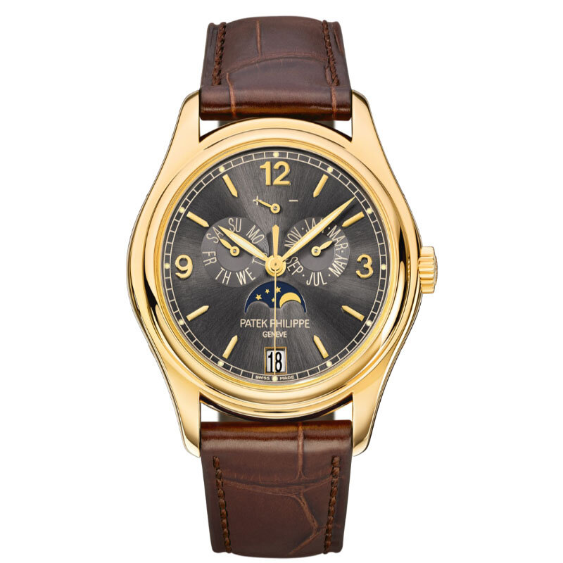 Часы Patek Philippe Complications из желтого золота с темно-коричневым кожаным ремешком, автоматическим подзаводом, годовым календарем, индикатором запаса хода, календарем лунных фаз, датой и запасом хода 45 часов