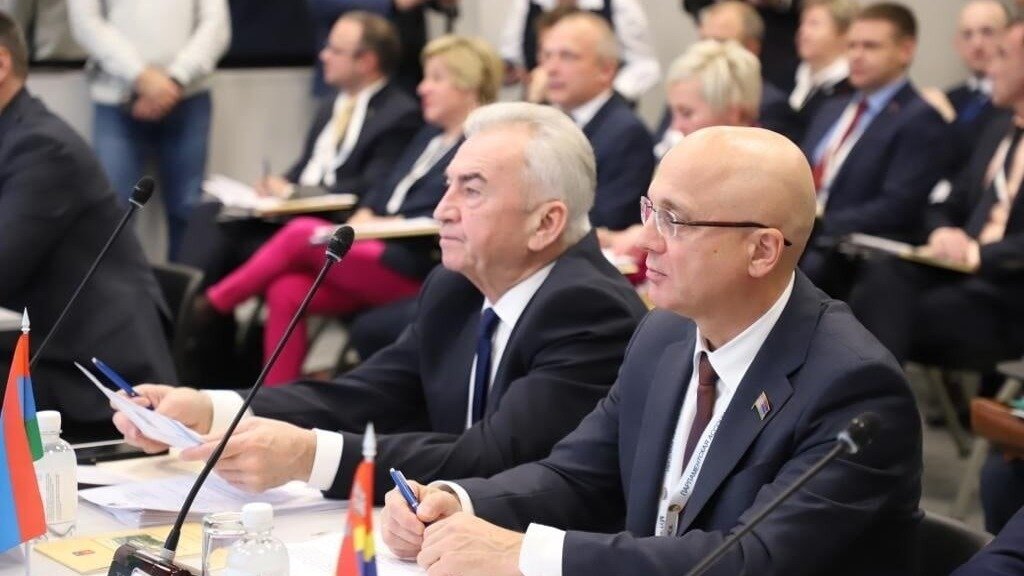     В Мурманске состоялась 62-я конференция Парламентской ассоциации Северо-Запада России (ПАСЗР). Одним из ее докладчиков стал председатель Законодательного собрания Республики Карелия Элиссан Шандалович.