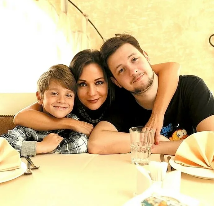 Татьяна Буланова с сыновьями.