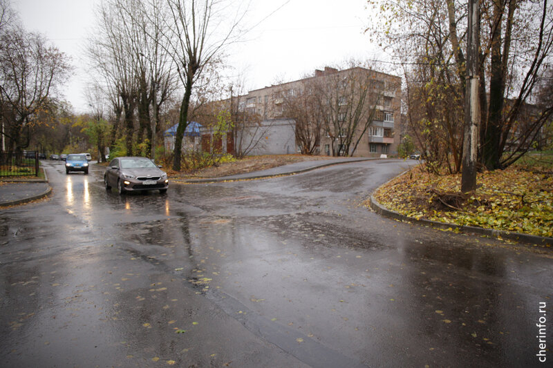    Тротуары появились в проезде у домов на Устюженской, 1 и 1а, Бабушкина, 12, Парковой, 38. Еще здесь отремонтировали дорогу.