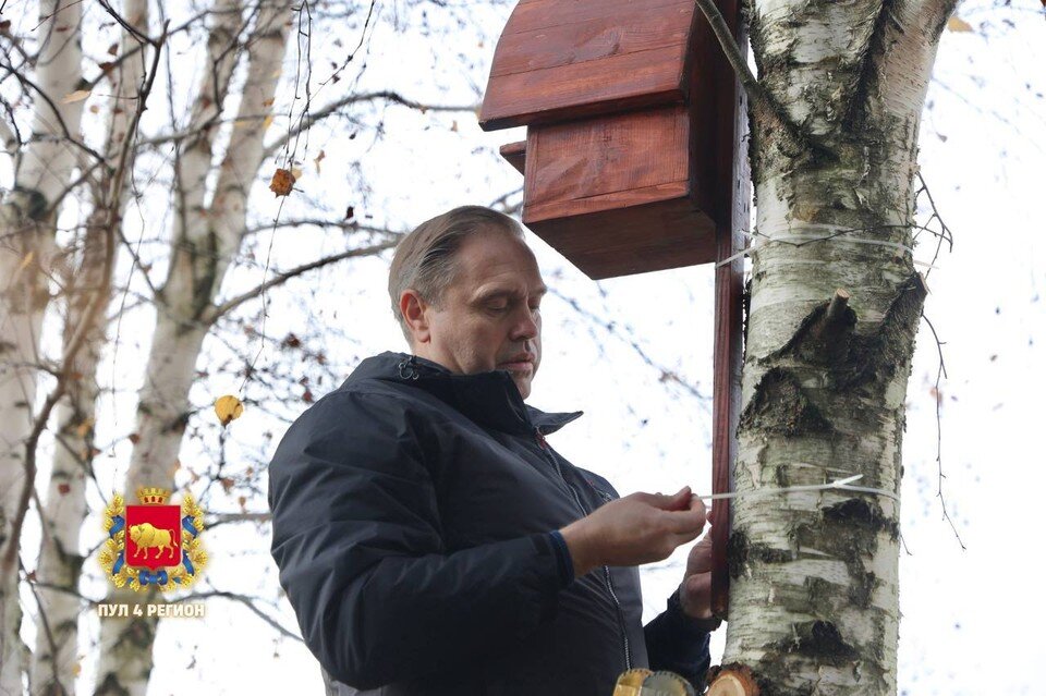     Владимир Караник 31 октября поучаствовал в Скиделе в акции «Сделаем лес чище за 50 дней». Фото: телеграм-канал "Пул 4 регион"