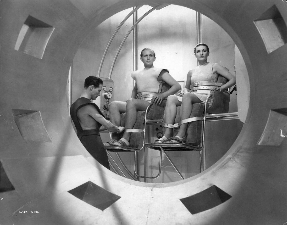 Люди будущего: не с них ли срисован отважный капитан космофлота из "Футурамы"?