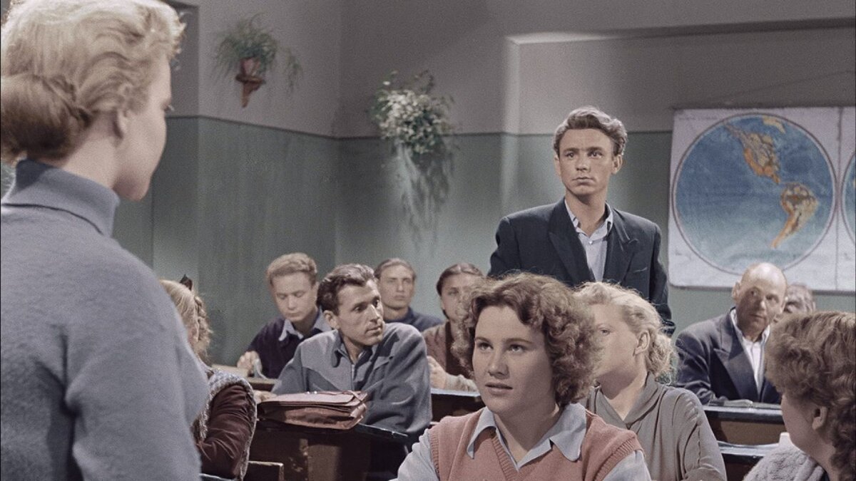 Николай Рыбников в роли Саши Савченко. Кадр из фильма "Весна на Заречной улице" 1956 года