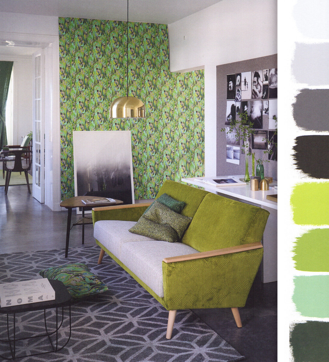 Для этой современной квартиры, созданной дизайнером Тришей Гилд, именно стиль mid-century послужил источником вдохновения. Ключевые элементы цветовой палитры - насыщенный землистый оливково-зелёный, угольно-серый и изумрудный — они идеально обеспечивают баланс сдержанности и динамизма.