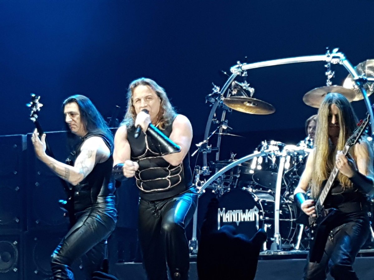 "Мэноуор"на сцене.